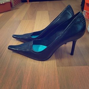 Michelle K. Point toe pump